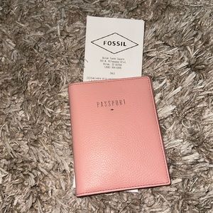 NWT - FOSSIL- DUSTY ROSE/PINK - PASSPORT HOLDER $70
